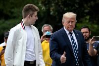 Ο γιος του Ντόναλντ Τραμπ, Μπάρον, μπαίνει στην πολιτική