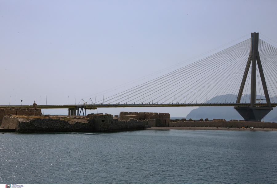 Βέλγος κατέρριψε παγκόσμιο ρεκόρ κολυμπώντας 131χλμ χωρίς διακοπή στον Κορινθιακό