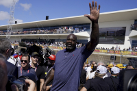 «Υπόκλιση» Σακίλ Ο' Νιλ σε Γιάννη Αντετοκούνμπο, «μια μέρα θα λέμε ότι το NBA του ανήκει»