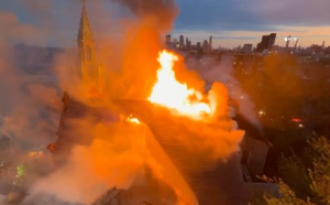 Νέα Υόρκη: Στάχτη έγινε ιστορική εκκλησία 138 ετών (Βίντεο)