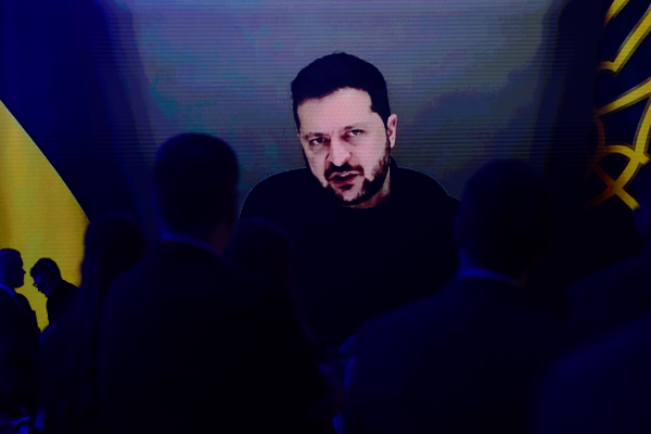 Ζελένσκι στους FT: Η Ουκρανία θα επαναλάβει τα πλήγματα σε ρωσικά διυλιστήρια