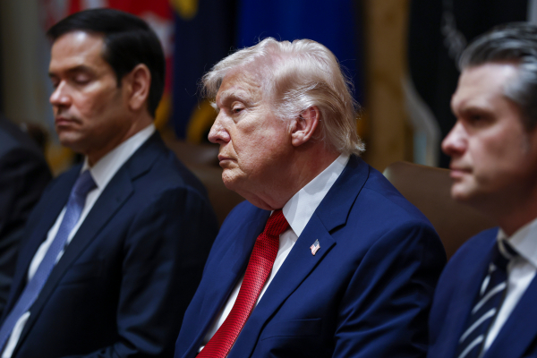 Παράταση αλλά και απειλές από τον Τραμπ - Παραδοχή ήττας, απαντά το Ιράν