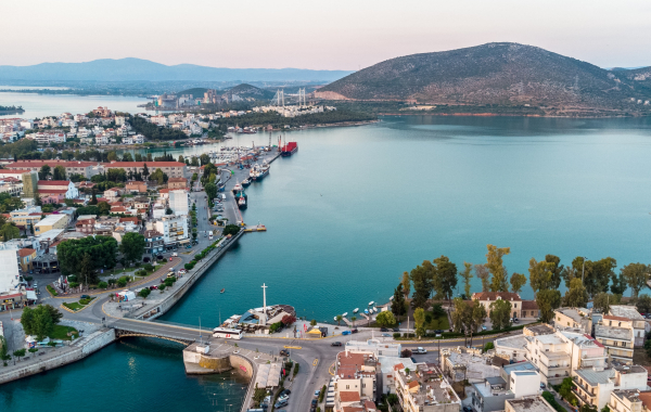 Χαλκίδα: Επιτέθηκε στη σύντροφο του πρώην συζύγου της, της έκοψε τα μαλλιά με φαλτσέτα