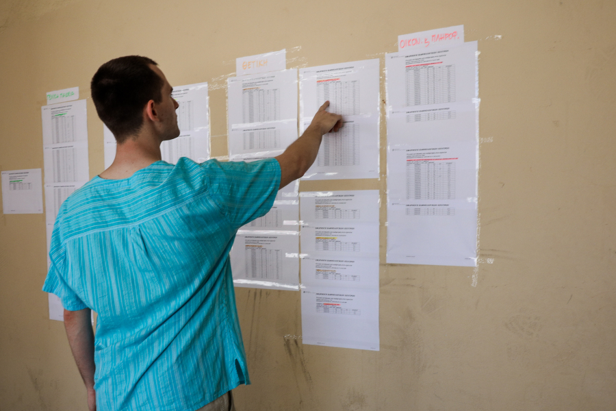 Bάσεις 2025: Σε αχαρτογράφητα νερά οι μικρομεσαίες σχολές - Οι τάσεις για τους αριστούχους