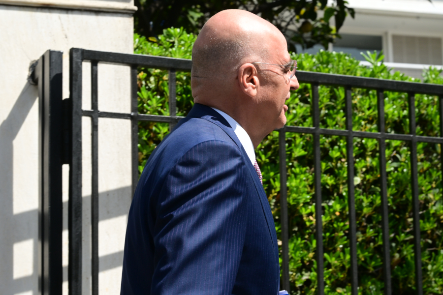 Μήνυμα Δένδια για τα 27 χρόνια από τον θάνατο του Κωσταντίνου Καραμανλή