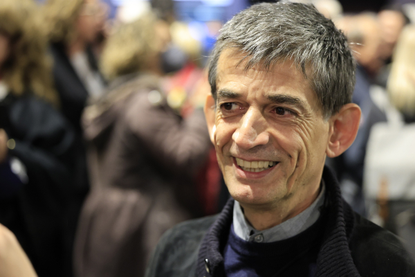 Μαξίμου διακινεί… Καρανίκα