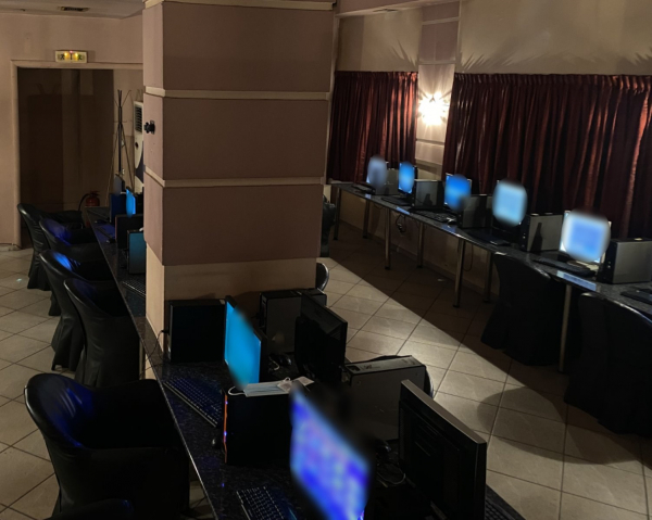 Έφοδος της ΕΛ.ΑΣ. σε παράνομο μίνι καζίνο στη Θεσσαλονίκη