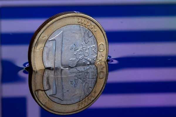 Σε «κλοιό» πιέσεων και σήμερα το ευρώ