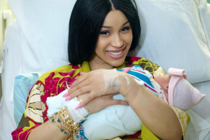 Για τρίτη φορά μαμά η Cardi B - Οι φωτογραφίες από το μαιευτήριο