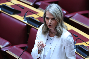 Αποστολάκη σε Πιερρακάκη: Ο Άρειος Πάγος δεν εξέδωσε γνωμοδότηση προς διαβούλευση με funds και servicers, αλλά δεσμευτική απόφαση