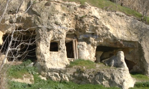 5 οικογένειες ζουν σε σπηλιές στο Διδυμότειχο σε πρωτόγονες συνθήκες - Τι απαντά η Δημοτική Αρχή