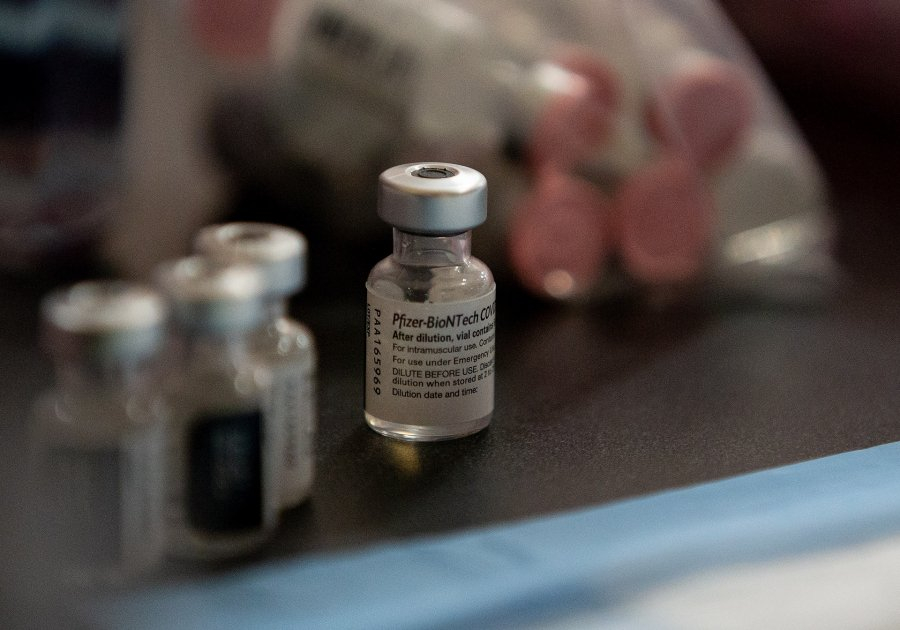 Pfizer: Η τρίτη δόση αδρανοποιεί την Μετάλλαξη Όμικρον, πότε θα είναι έτοιμο το εμβόλιο