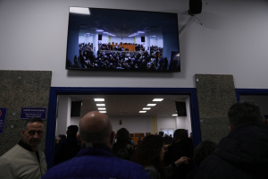 Δίκη Τεμπών: Ύβρις για τους 57 νεκρούς