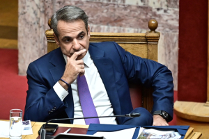 Poll Reveals Political Fatigue and Weakening Trust in Greek Governance