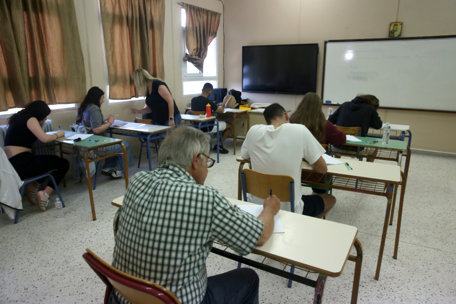 Πανελλήνιες 2025: Πότε θα ανακοινωθούν τα θέματα σε Ιστορία, Φυσική και Οικονομία