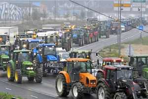 Ενεργά τα μπλόκα απο τους αγρότες στην Πελοπόννησο