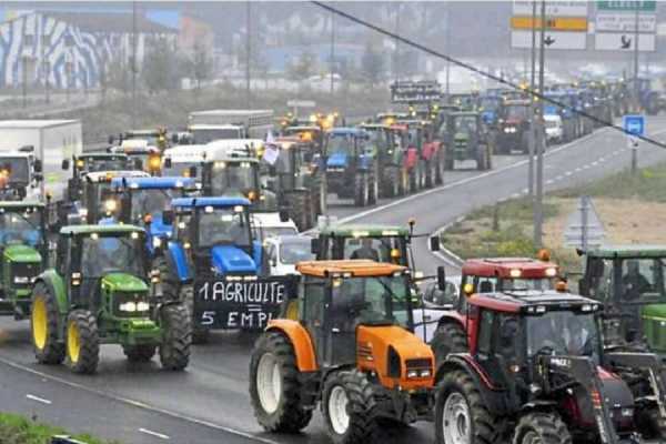 Ενεργά τα μπλόκα απο τους αγρότες στην Πελοπόννησο