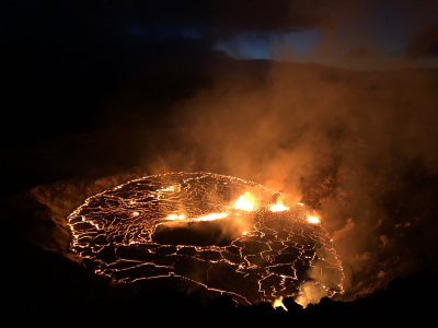 Εξερράγη το ηφαίστειο Κιλαουέα στη Χαβάη, ξεπηδάει λάβα από τον κρατήρα