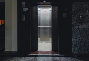 Παράταση της προθεσμίας για τα ασανσέρ ζητούν ΠΟΜΙΔΑ και ΠΟΒΕΣΑ