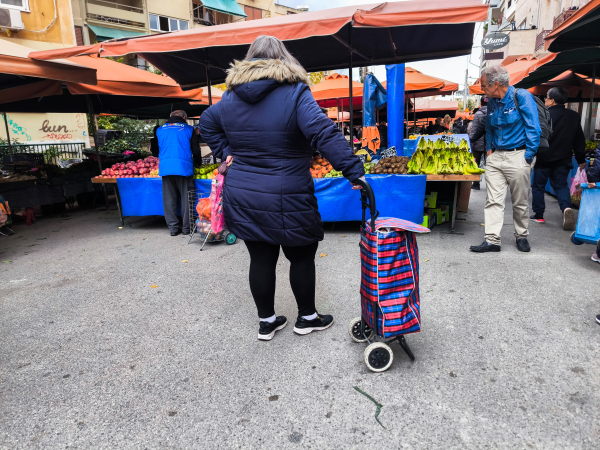 Φορολογική ανάσα για πωλητές λαϊκών αγορών και αγρότες με νέο νομοσχέδιο