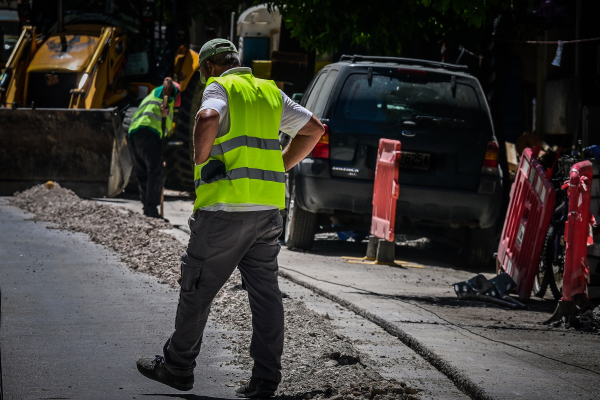 Έκτακτα μέτρα για τον καύσωνα: Παύση εργασίας και στην Αττική - Οι ώρες και οι περιοχές