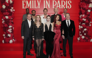 «Emily In Paris»: Στιγμιότυπα από τα γυρίσματα της έκτης σεζόν – Πότε κάνει πρεμιέρα