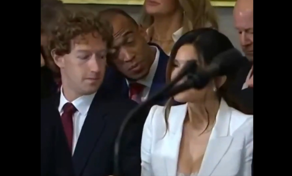 Ορκωμοσία Τραμπ: Η κάμερα «έπιασε» τον Ζούκερμπεργκ να κοιτάει το ντεκολτέ της συντρόφου του Μπέζος