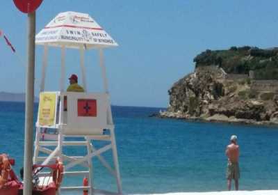 Με «φουλ» ναυαγοσωστική κάλυψη οι παραλίες της Μυκόνου