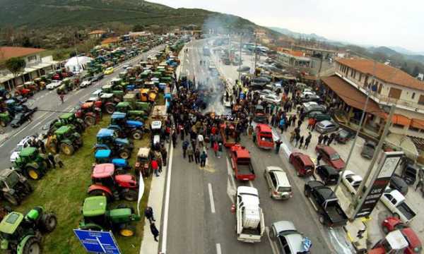 Μπλόκα αγροτών: Άνοιξε η εθνική οδός Θεσσαλονίκης - Ευζώνων