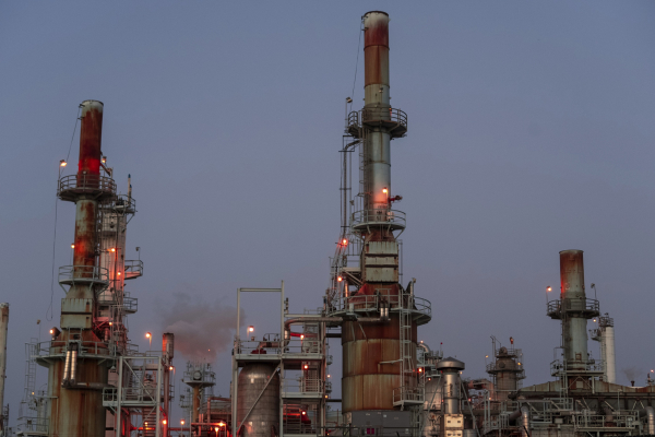 Πετρέλαιο και φυσικό αέριο εκτοξεύονται καθώς εντείνονται οι φόβοι για την προσφορά