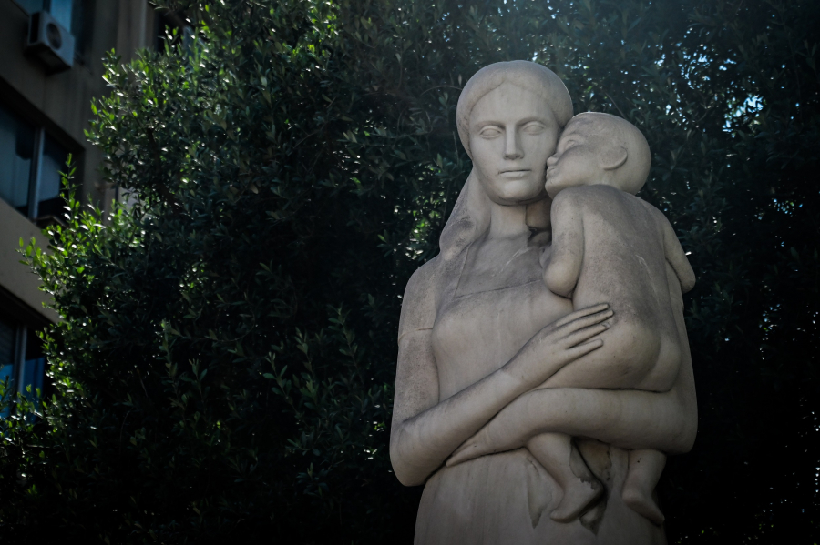 Κέντρο Βρεφών Μητέρα: Η τραγική ιστορία που κρύβει η κινηματογραφική απαγωγή 4 παιδιών