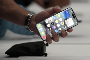 Διέρρευσαν φωτογραφίες του νέου iphone17 - Ριζικές αλλαγές στη σχεδίαση