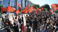 Διαμαρτυρία ΚΝΕ στον Άρειο Πάγο: «Όχι στην αποφυλάκιση των εγκληματιών ναζιστών της ΧΑ» - Παρούσα και η Μάγδα Φύσσα