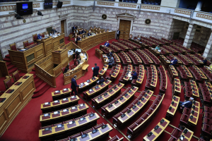 ΟΠΕΚΕΠΕ: Η «μάχη» των υπογραφών στη Βουλή και οι υποψήφιοι «γαμπροί»