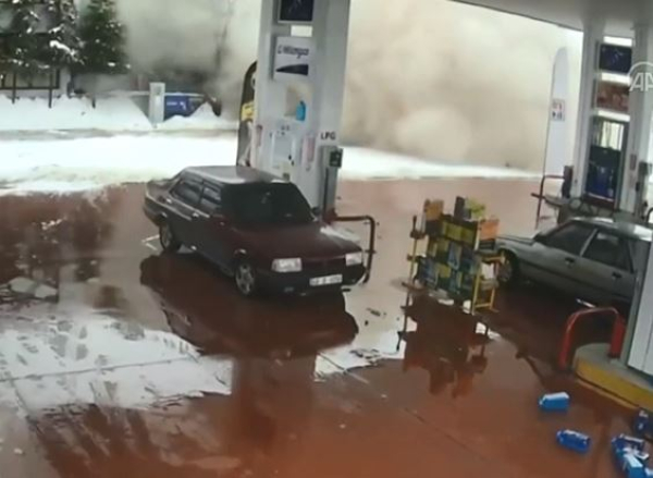 Βίντεο ντοκουμέντο από τη στιγμή που ο εγκέλαδος «χτυπά» την Τουρκία