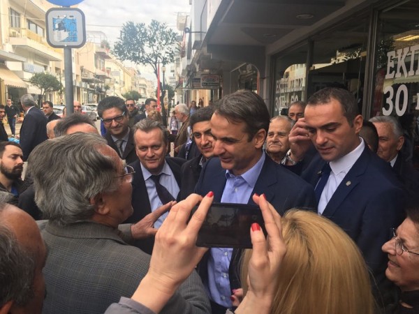 Υποδοχή του Μητσοτάκη από βουλευτή του ...ΣΥΡΙΖΑ (pics&video)