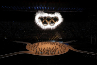 Χειμερινοί Ολυμπιακοί αγώνες - Τελετή έναρξης: Κάρεϊ, Μποτσέλι, Αρμάνι και «γιούχα» στον Βανς (Βίντεο)