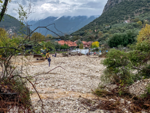 Η Δυτική Ελλάδα μετρά τις πληγές της από την κακοκαιρία - Βούλιαξαν στις λάσπες τα σπίτια (Βίντεο)