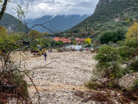 Η Δυτική Ελλάδα μετρά τις πληγές της από την κακοκαιρία - Βούλιαξαν στις λάσπες τα σπίτια (Βίντεο)