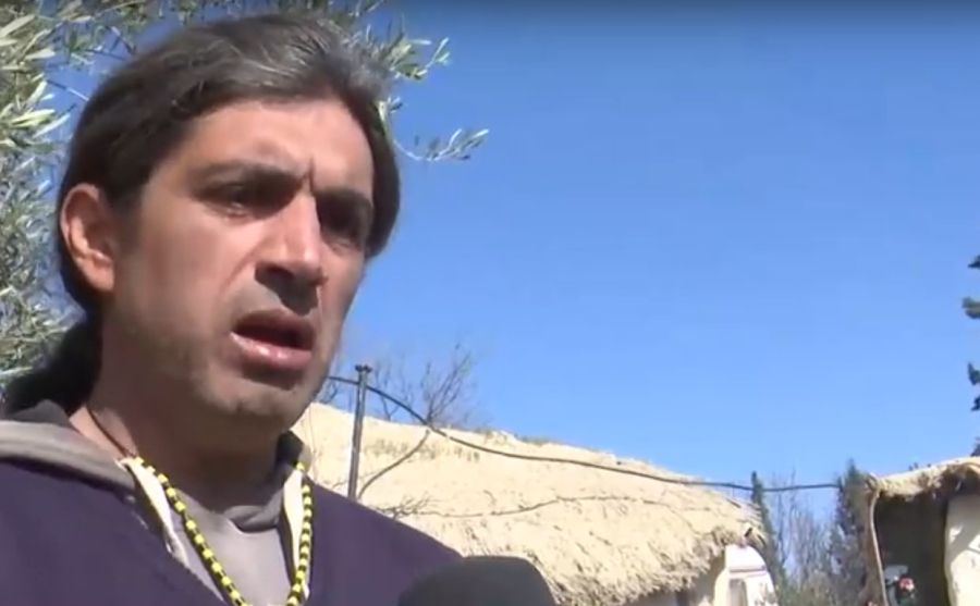 Αποκάλυψη Σοκ: O πατέρας παλαιοχριστιανών δουλεύει και μάλιστα και εξ' αποστάσεως μέσω ίντερνετ