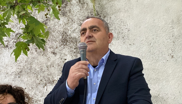 Facebook: Φρέντης Μπελέρης