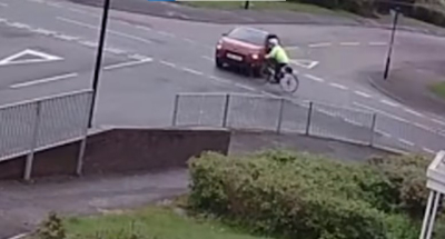 Βρετανία: Αυτοκίνητο παρέσυρε και εκτόξευσε ποδηλάτισσα