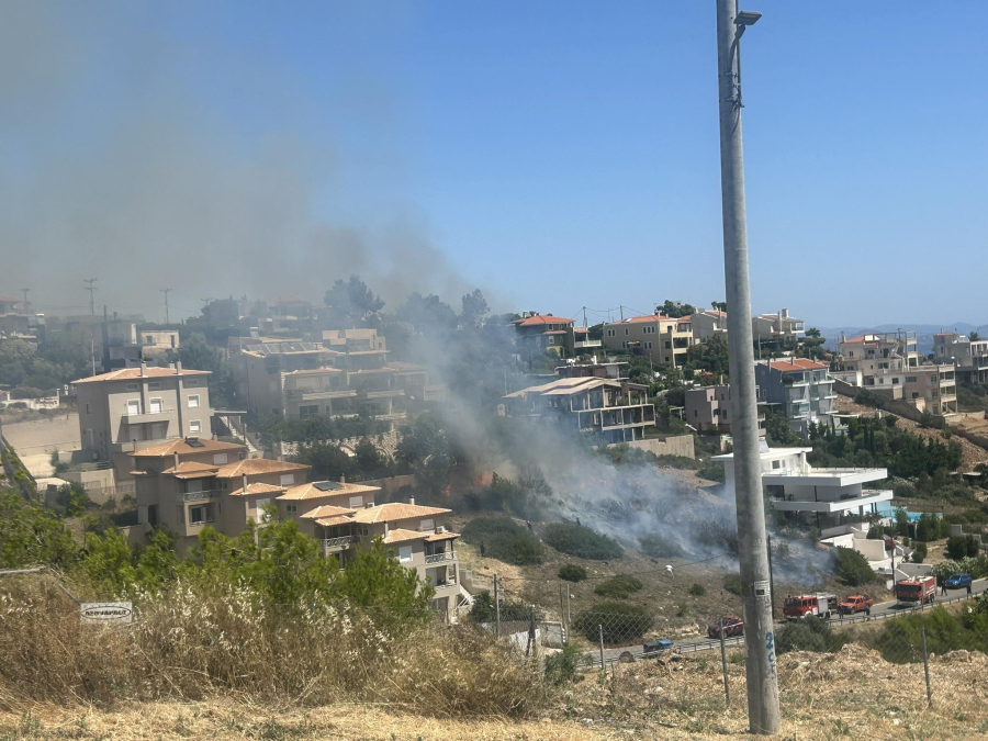 Φωτιά τώρα στο Νέο Βουτζά Ραφήνας