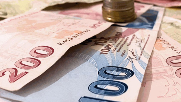 Τουρκία: Εκλεισαν οι κάλπες, βυθίστηκε η λίρα