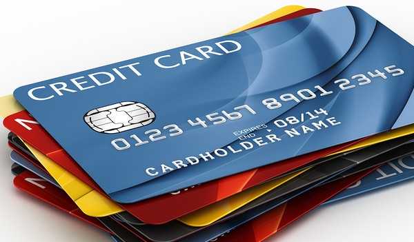 Πιέσεις για να μειωθούν οι προμήθειες των τραπεζών στη χρήση καρτών