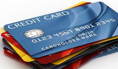 Πιέσεις για να μειωθούν οι προμήθειες των τραπεζών στη χρήση καρτών