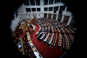 «Καυγάς» ΠΑΣΟΚ - ΣΥΡΙΖΑ για παρακολουθήσεις, εκβιασμούς και συγκυβέρνηση, «ύψωσαν τους τόνους» Τσαπανίδου - Μάντζος