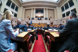 Στο «αντάρτικο» ξανά «γαλάζιοι» βουλευτές