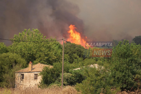 Βελτιωμένη η εικόνα της φωτιάς στα Καλάβρυτα