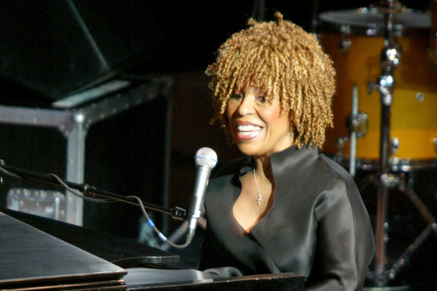 Πέθανε η θρυλική τραγουδίστρια Ρομπέρτα Φλακ